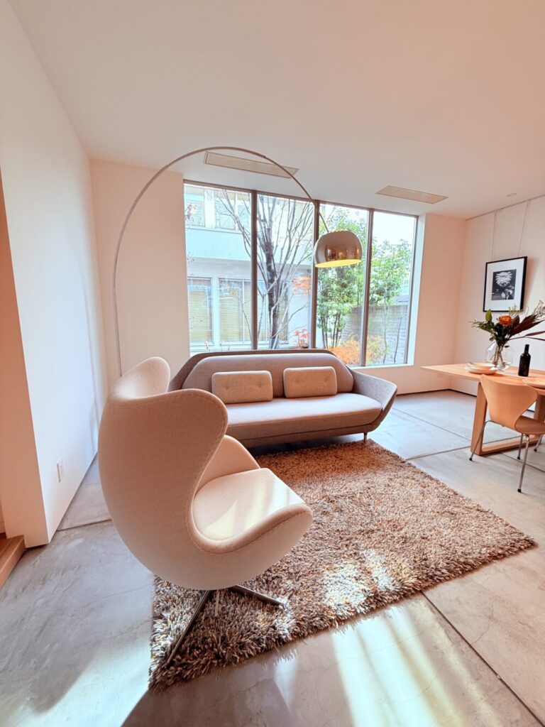 おしゃれな間接照明のあるリビング