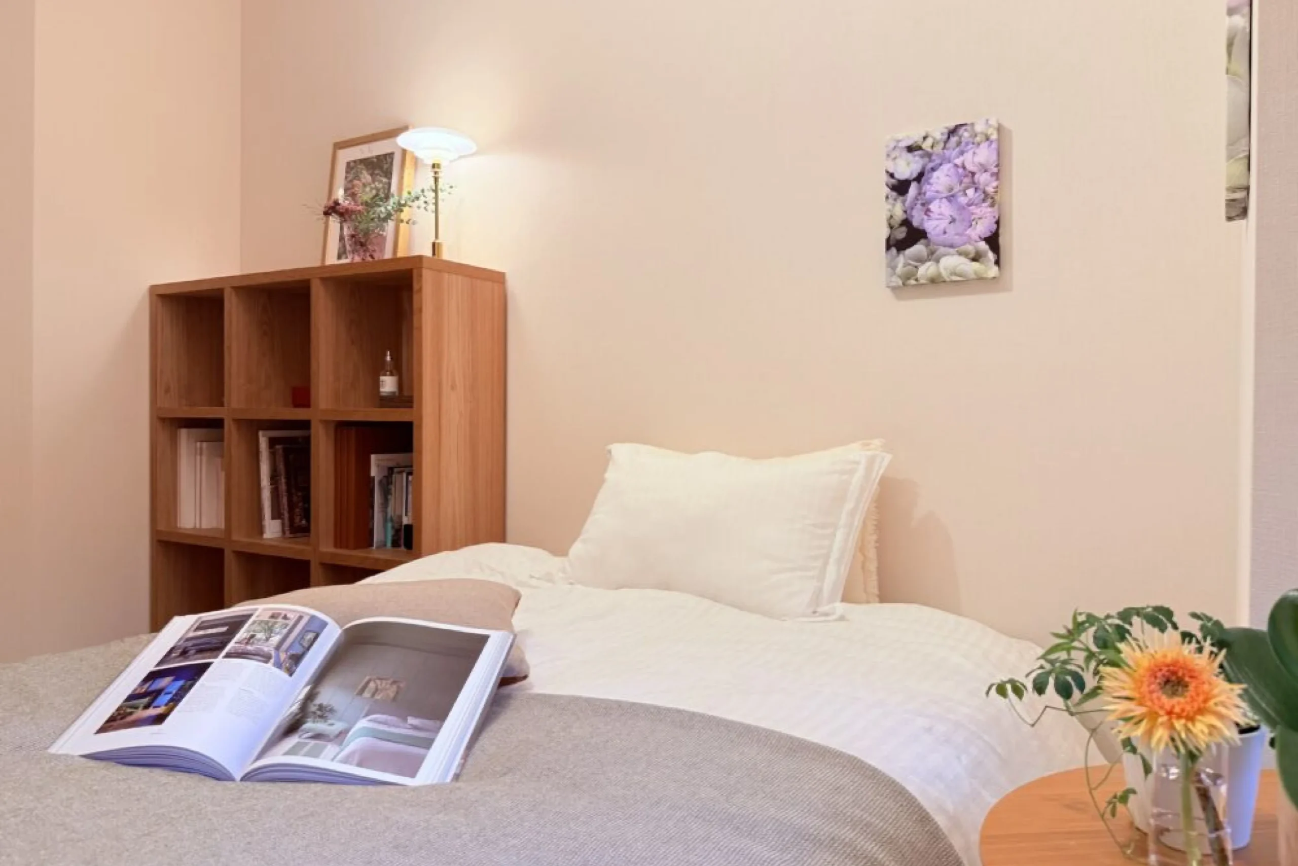 K邸 ベッドルーム｜「高級列車のラウンジのような上質な寝室」