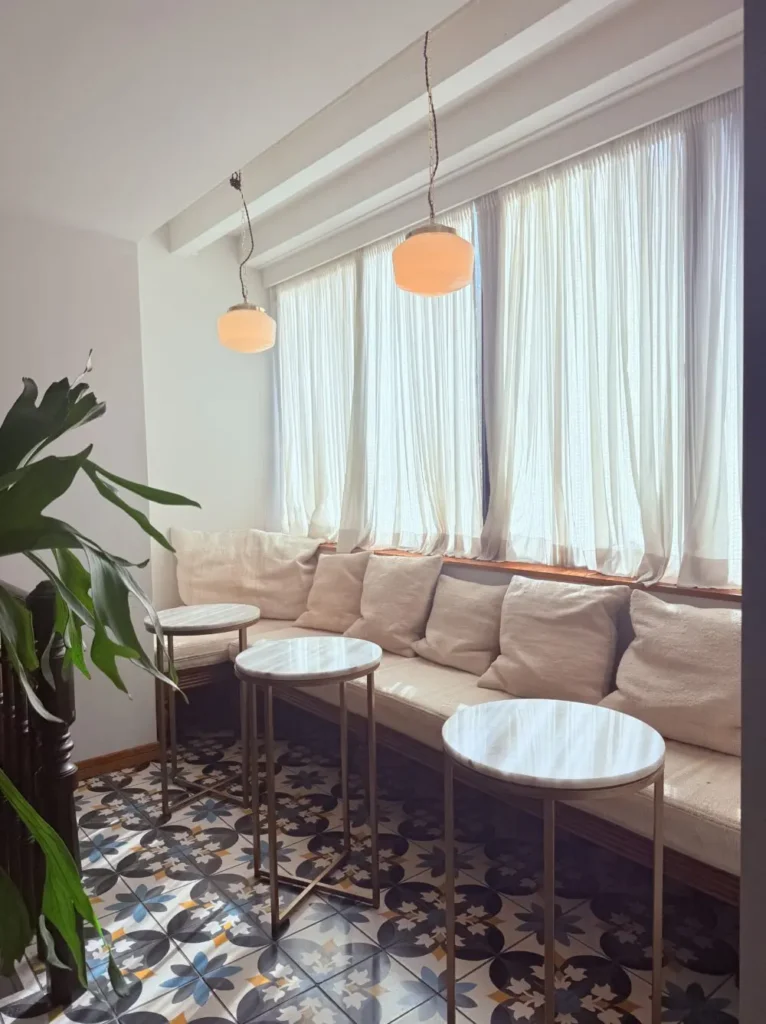 DILL COFFEE PARLOR店内