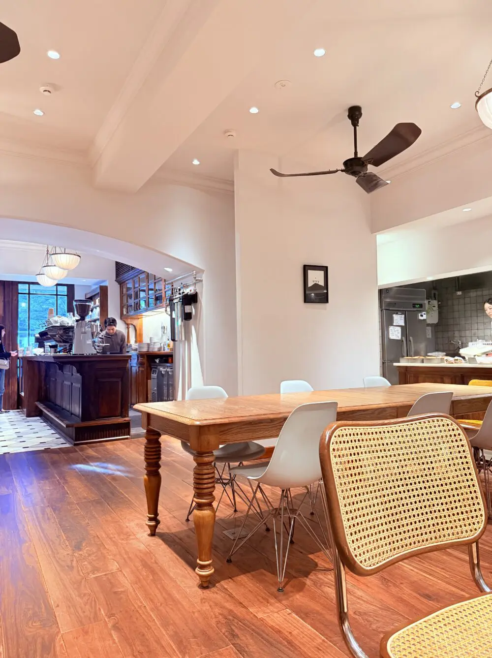 DILL COFFEE PARLOR店内