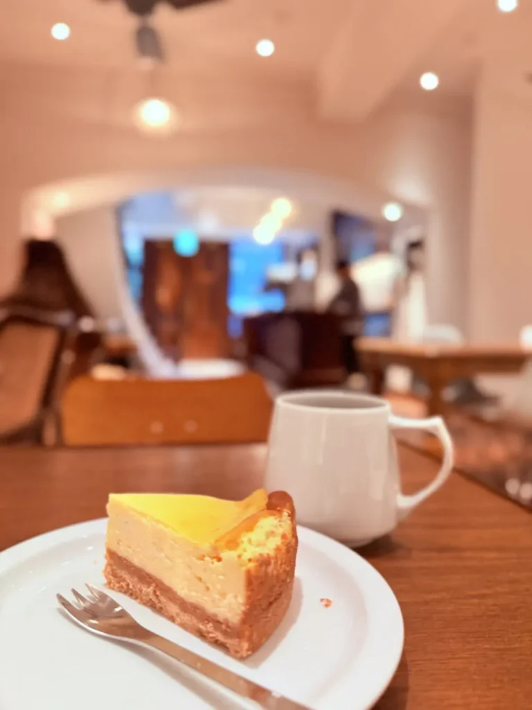 DILL COFFEE PARLORのコーヒーとケーキ