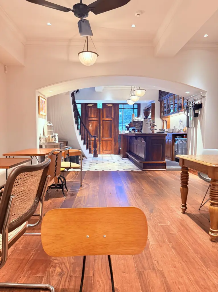 DILL COFFEE PARLOR店内