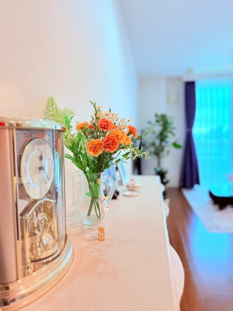 海外の住まいのようなキャビネット