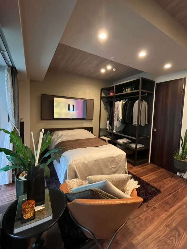 コーディネート前のベッドスペースとクローゼット