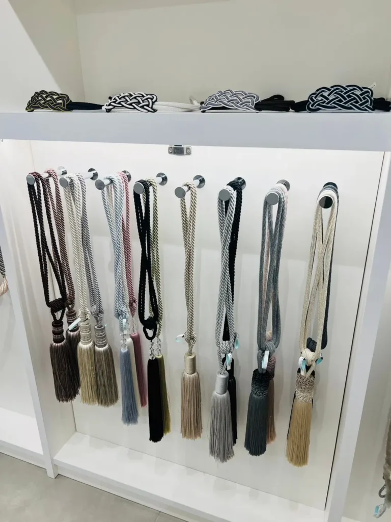 美しい色あいのタッセルの見本