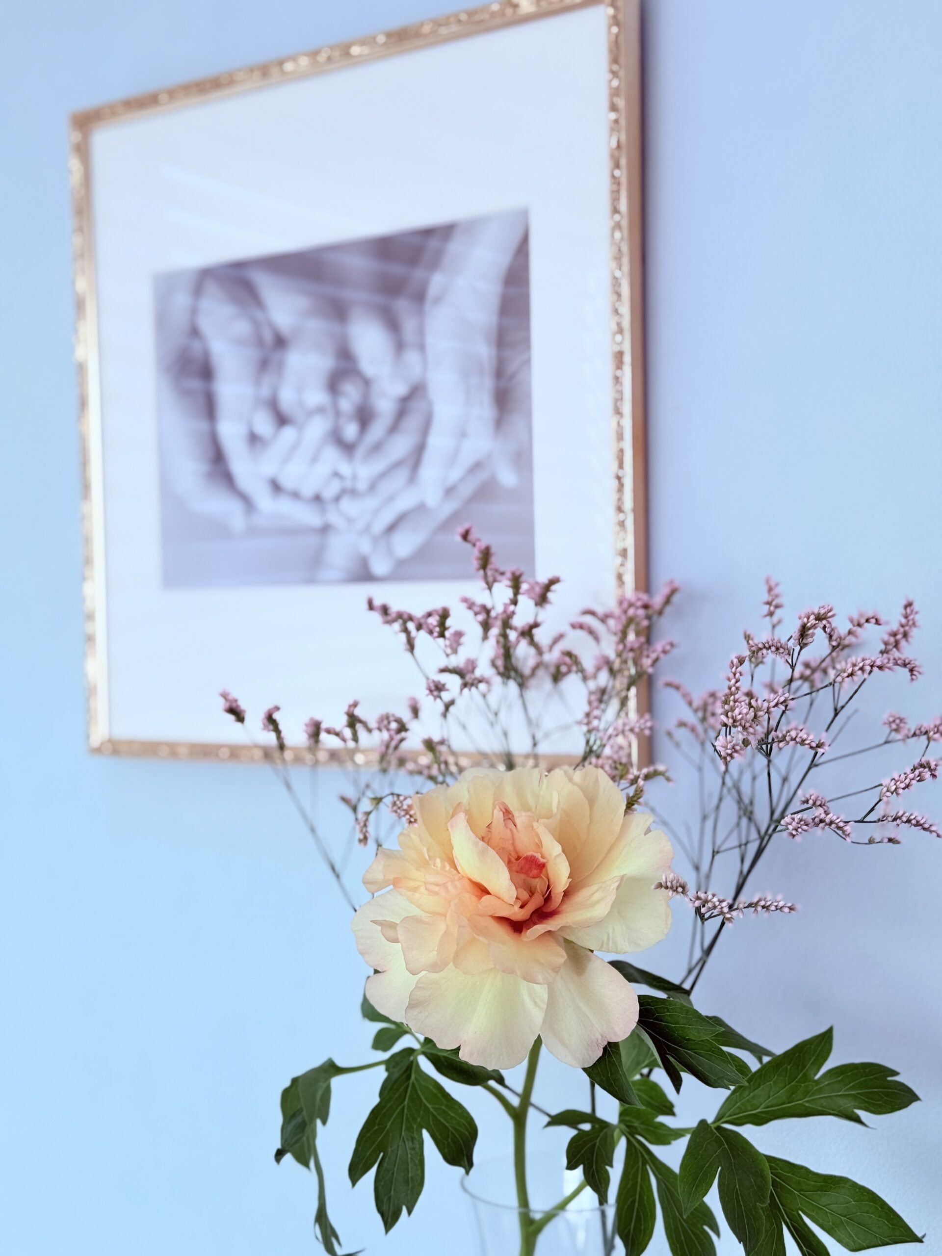 壁に飾るフォトフレームインテリア