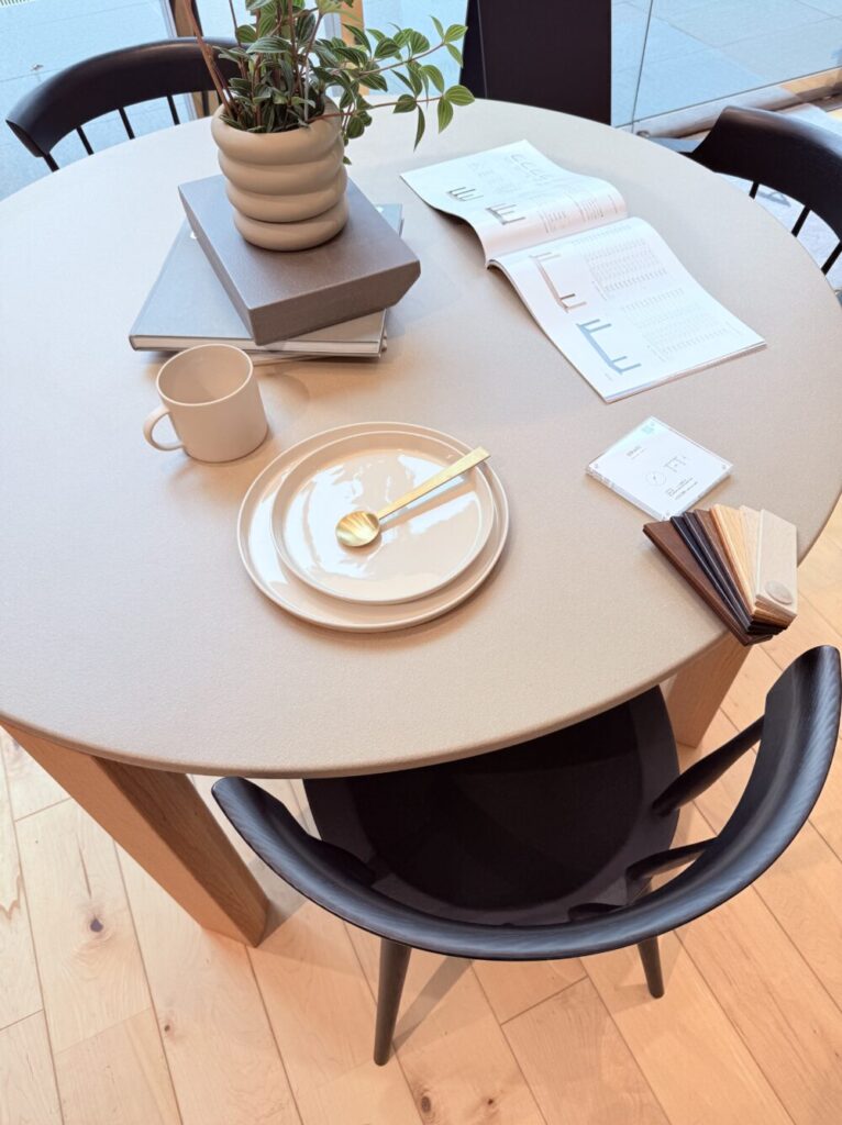 インテリアショールームの家具サンプル